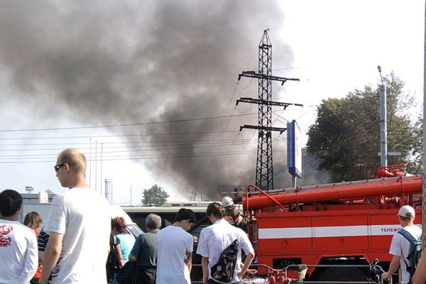 Пожар и несколько взрывов в Советском районе Челябинска парализовали движение в районе ж/д вокзала и обесточили несколько кварталов (ВИДЕО www.naUrFO.ru)